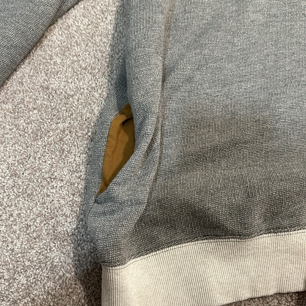 Men’s RVCA pullover - Picture 3 of 3